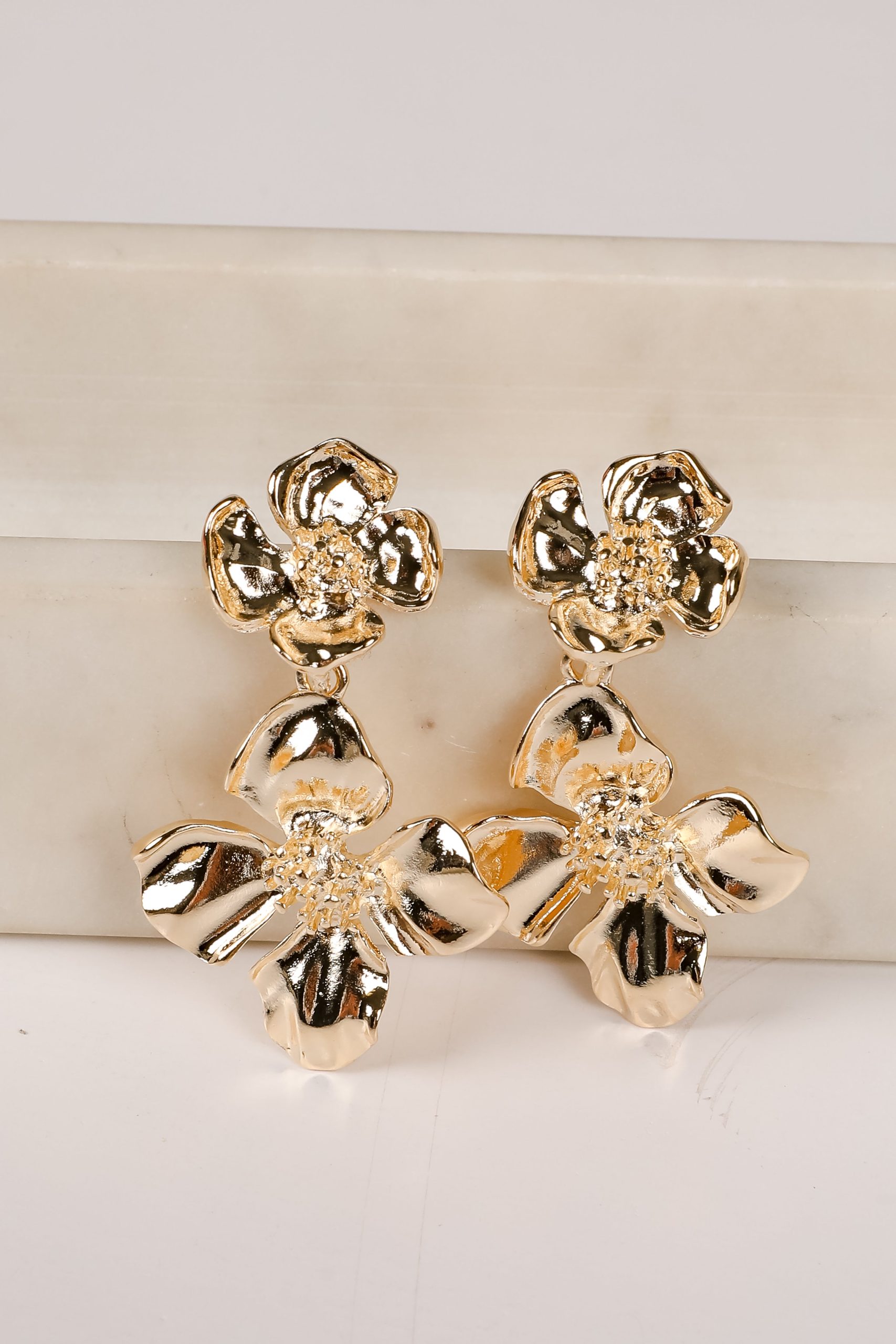shopdressup_gold_flower_drop_earrings_29a2ebf5-2ba7-4627-a987-98c8b1c0e02d.jpg